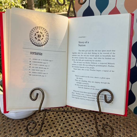 Pauline Johnson The Story of an American Indian by Lucie Hartley 1980 Hardback - Picture 4 of 13